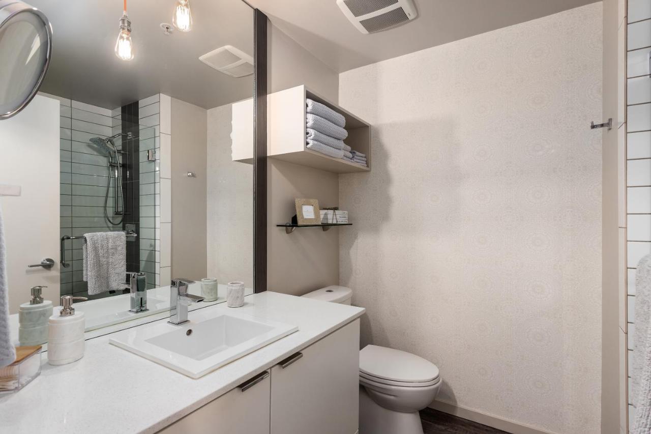 Corner Nest - Luxury Brand New Top Floor 2Bedroom Condo Kelowna Bagian luar foto