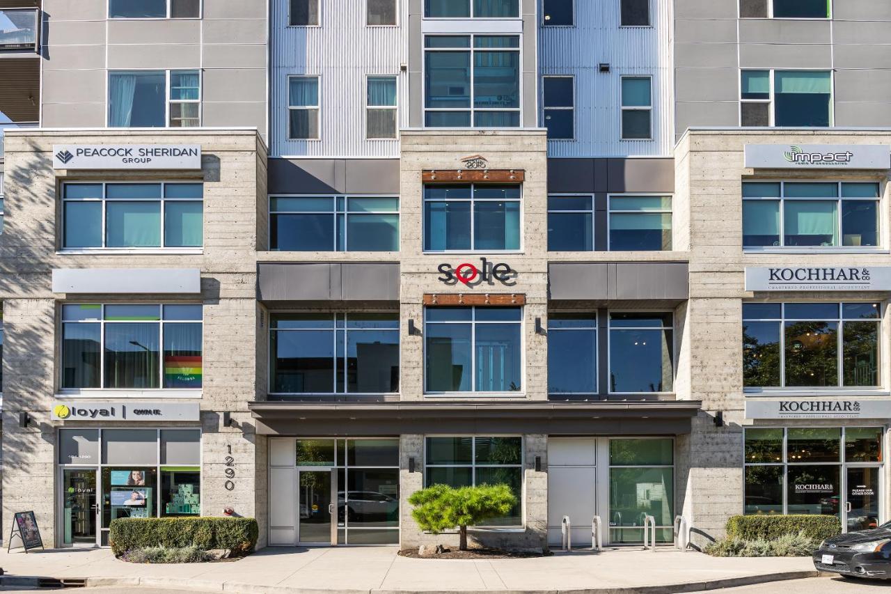Corner Nest - Luxury Brand New Top Floor 2Bedroom Condo Kelowna Bagian luar foto