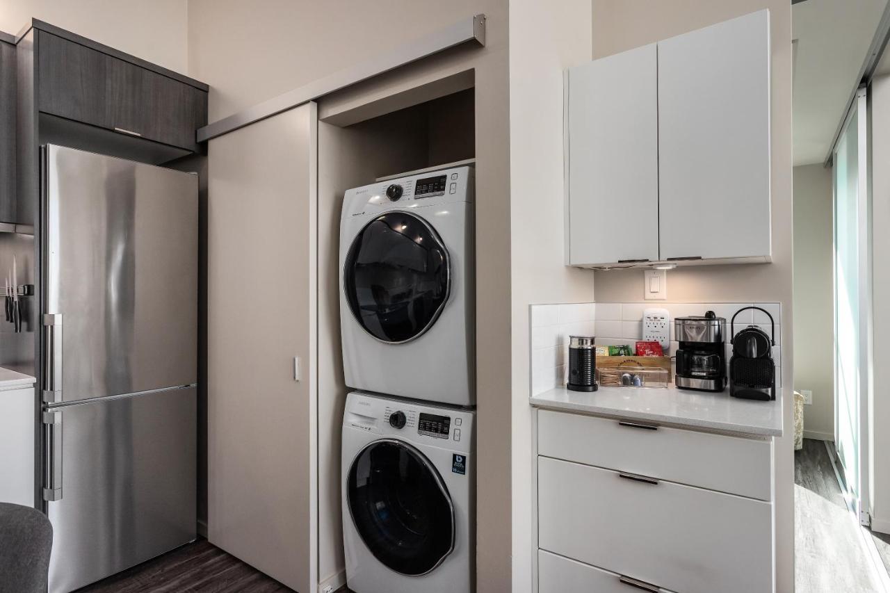 Corner Nest - Luxury Brand New Top Floor 2Bedroom Condo Kelowna Bagian luar foto
