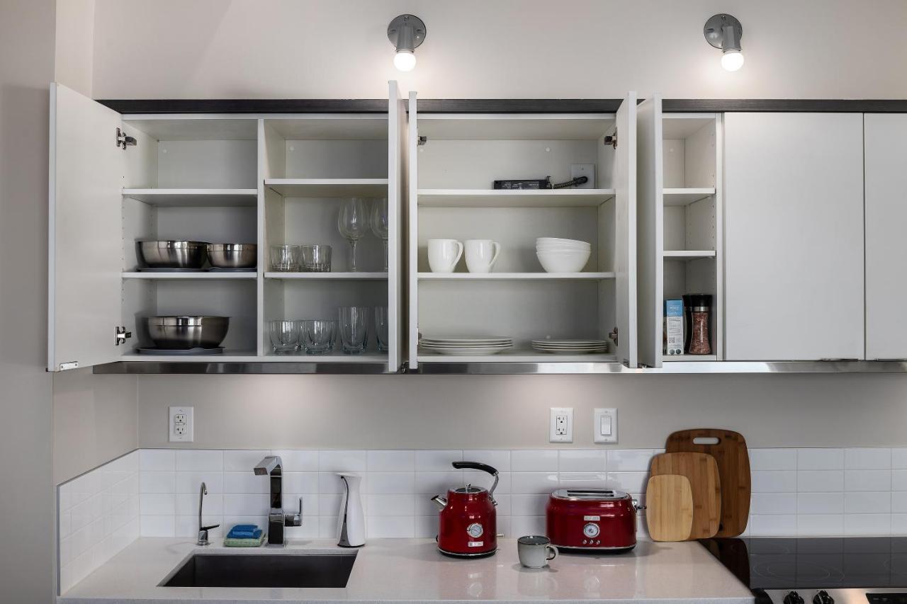 Corner Nest - Luxury Brand New Top Floor 2Bedroom Condo Kelowna Bagian luar foto