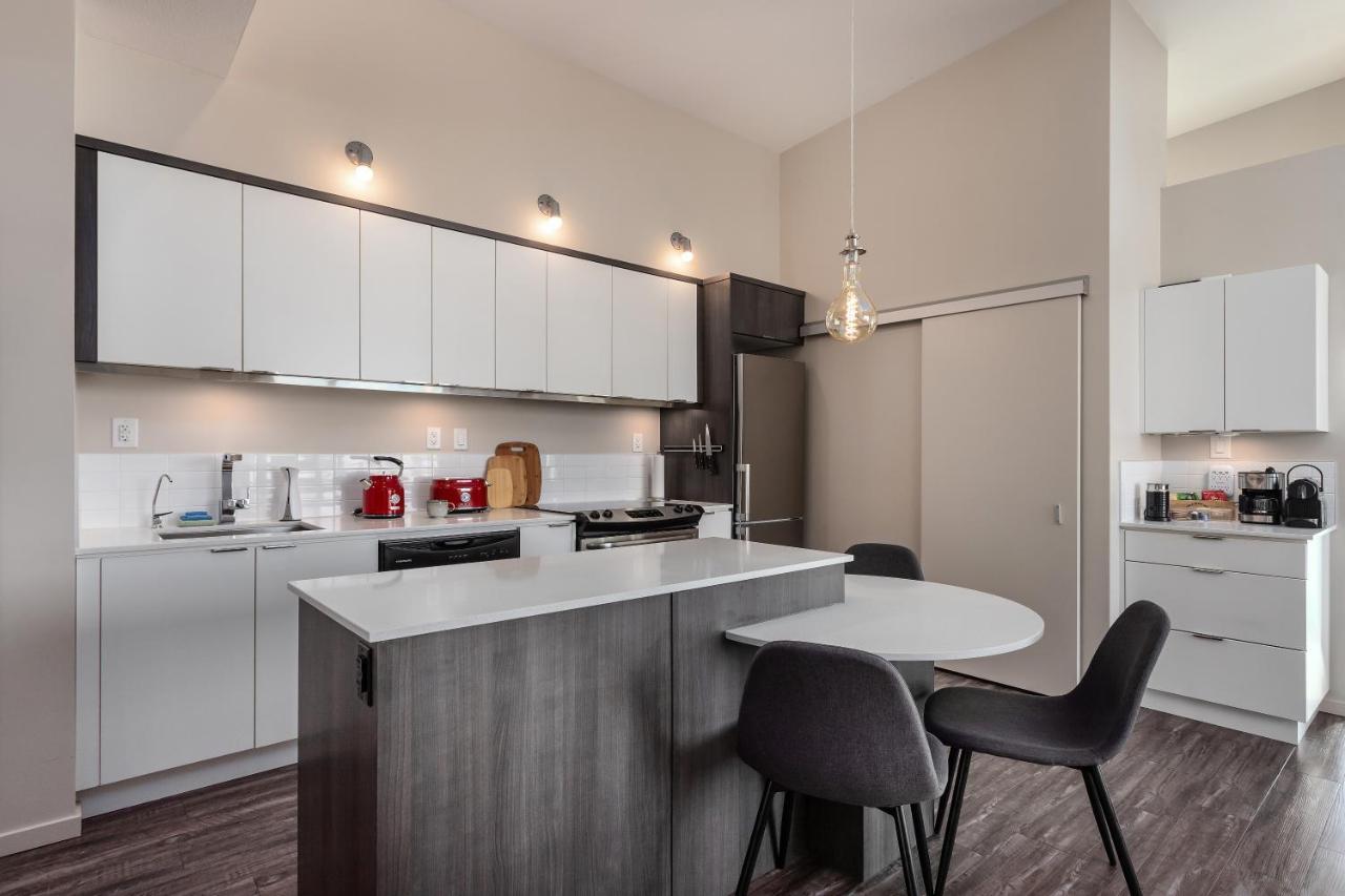 Corner Nest - Luxury Brand New Top Floor 2Bedroom Condo Kelowna Bagian luar foto
