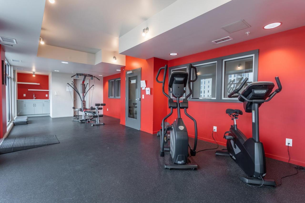 Corner Nest - Luxury Brand New Top Floor 2Bedroom Condo Kelowna Bagian luar foto